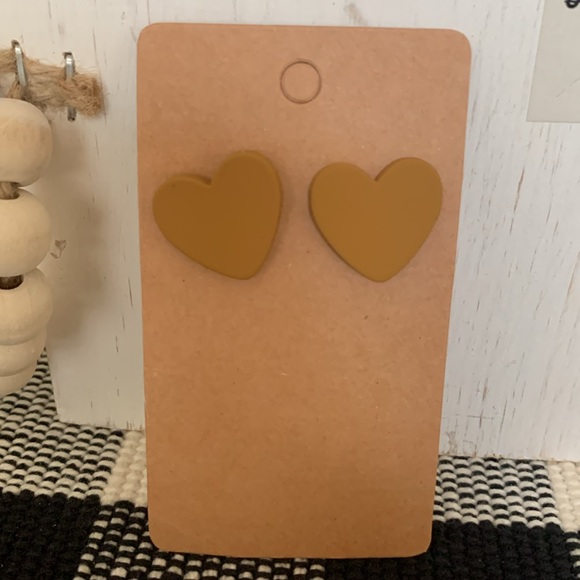 Jewelry - Heart shape earrings